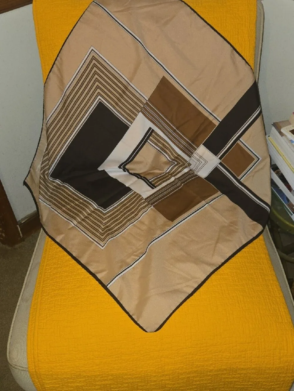 Leonardi elegant scarf